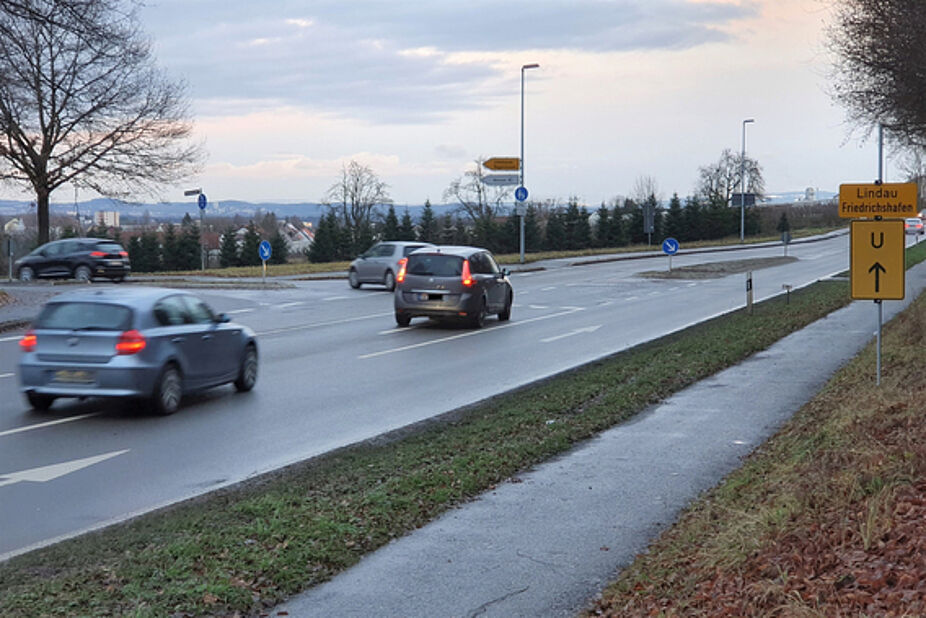 Hochstraße, Abzweigung Sonnenbergstraße: Viele Autofahrer nehmen den direkten Weg über Waggershausen.